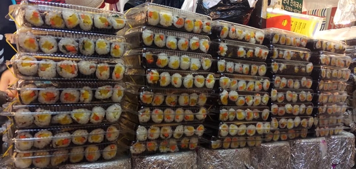 Mayak Kimbap Factory en el mercado Mercado de Gwangjang